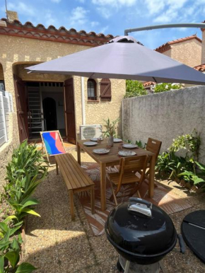 Maison climatisation réversible 2 chambres extérieur barbecue parking gratuit 600m mer